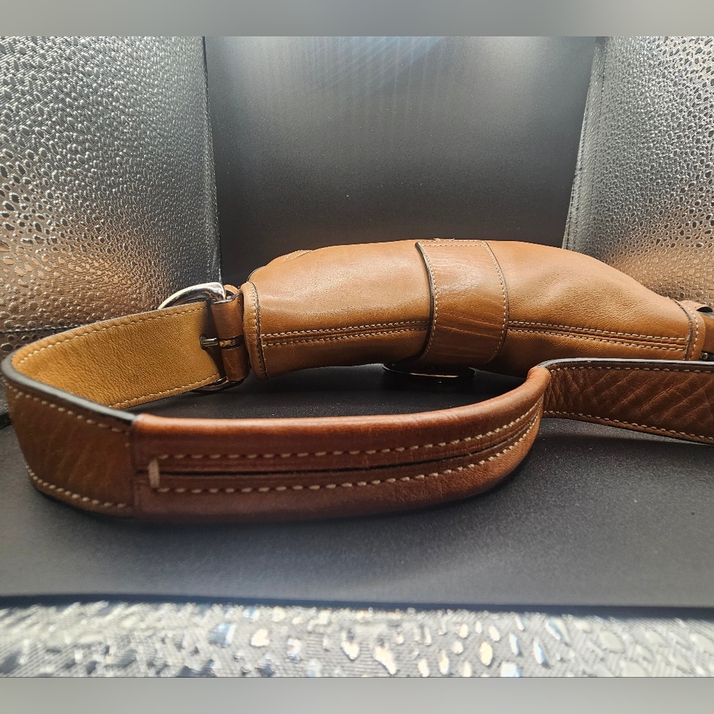 Vintage Coach Soho Flap leather shoulder bag in a British Tan color. - Picture 12 of 15